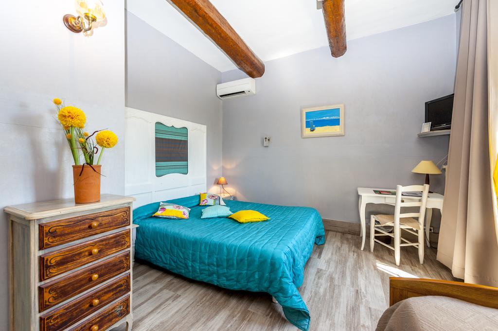 Logis Auberge De Tavel Exterior photo